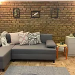 Green Mirror Apartment